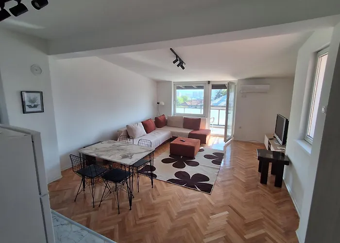 Exclusive Diplomatic Area Cyti Centar * 스코페